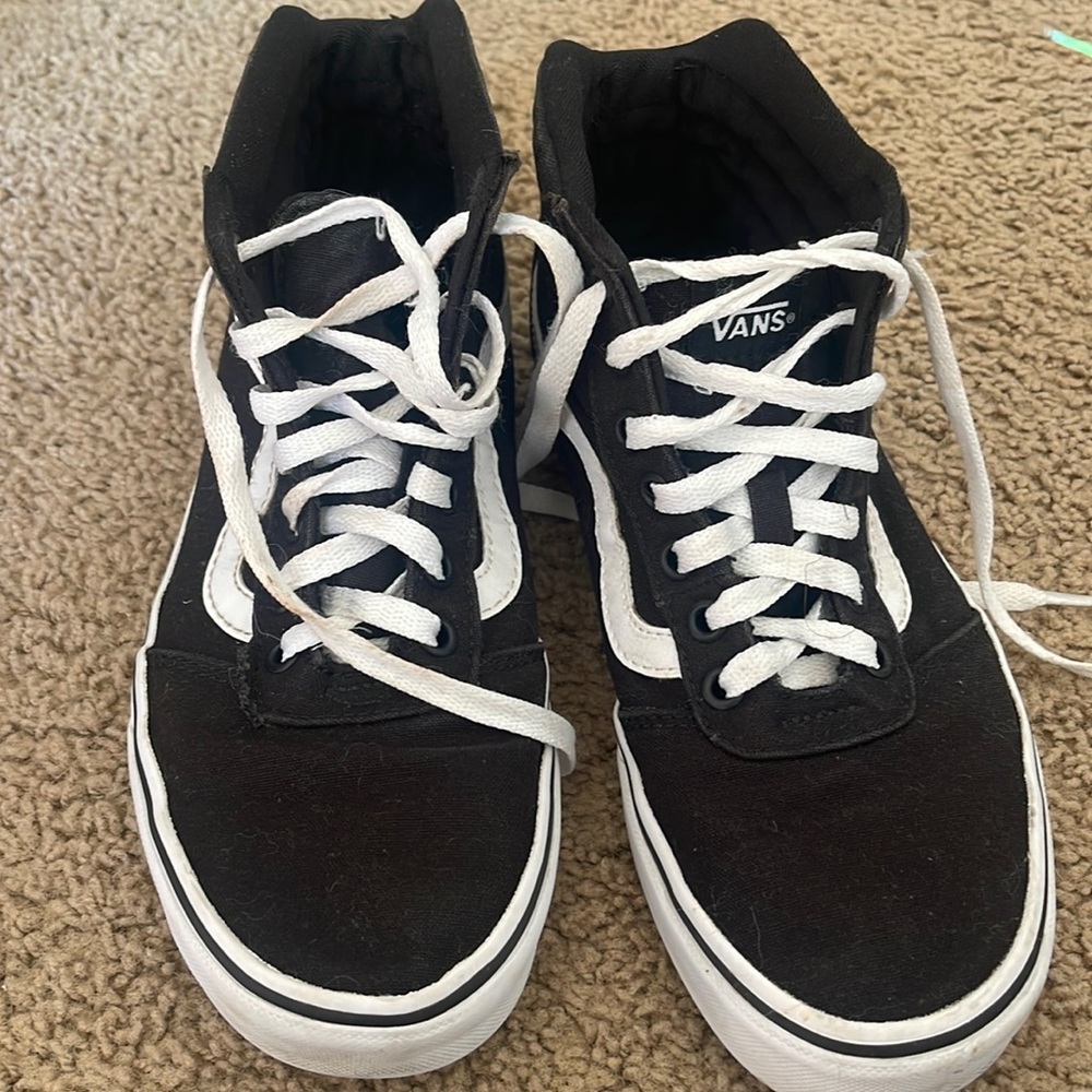 Woman’s vans size 8 used but like new and have lots of life left